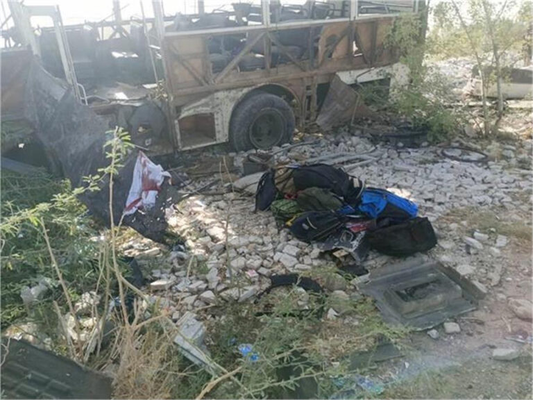 पाकिस्तान में आंतकियों ने स्कूल बस को बनाया निशाना, 4 बच्चों की मौत व 38 घायल