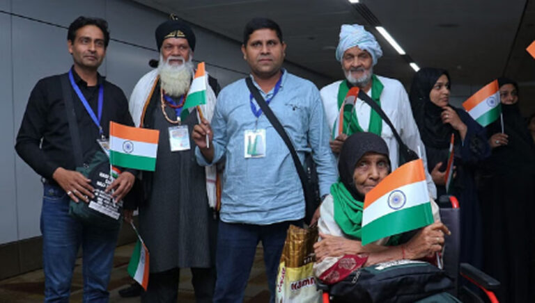 ईरान से भारतीय नागरिकों को लेकर एक और फ्लाइट दिल्ली पहुंची, ‘भारत माता की जय’ के नारे लगे