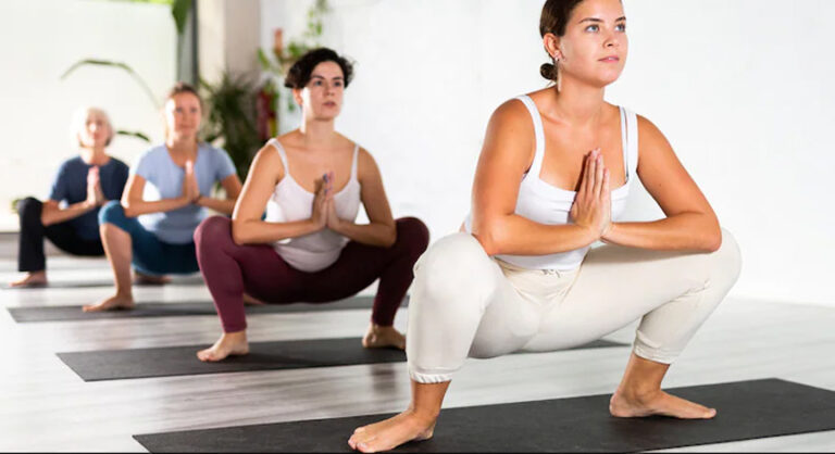 उम्र हो गई है 30 के पार तो रोजाना 30 मिनट जरूर करें ये 5 योगासन, शरीर को मिलेगी मजबूती 