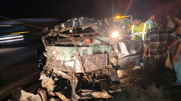 यमुना एक्सप्रेस वे पर भीषण हादसा, कार के उड़े परखच्चे, सड़क पर लगा लाशों का ढेर…छह की मौके पर ही मौत