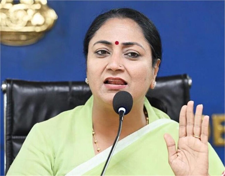 दिल्ली सरकार का बड़ा फैसला, 1200 मेधावी छात्रों को मिलेगा फ्री लैपटॉप