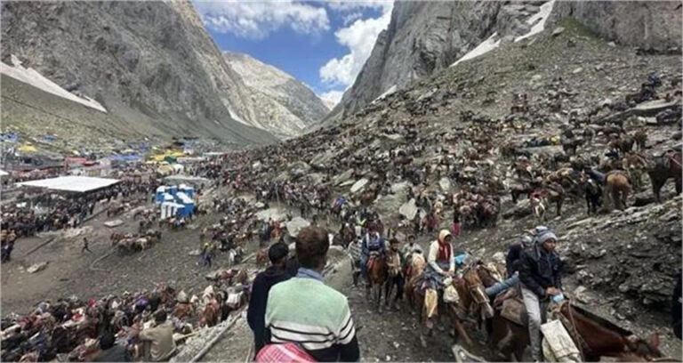 अमरनाथ यात्रा में भक्तों की उमड़ी भीड़, 6,000 से अधिक तीर्थयात्रियों का नया जत्था रवाना, कुल आंकड़ा 2.75 लाख के पार