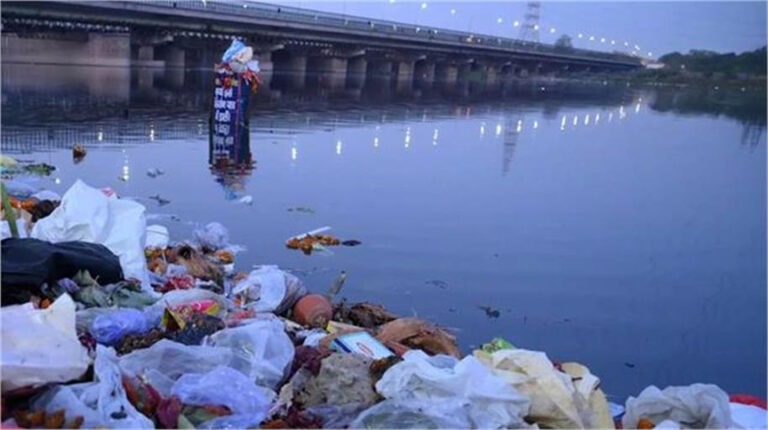 दिल्ली में बद से बदतर हुए यमुना के हालात, नदीं में बैक्टीरिया का स्तर 4000 गुना ज़्यादा, खतरे में आया जलीय जीवन