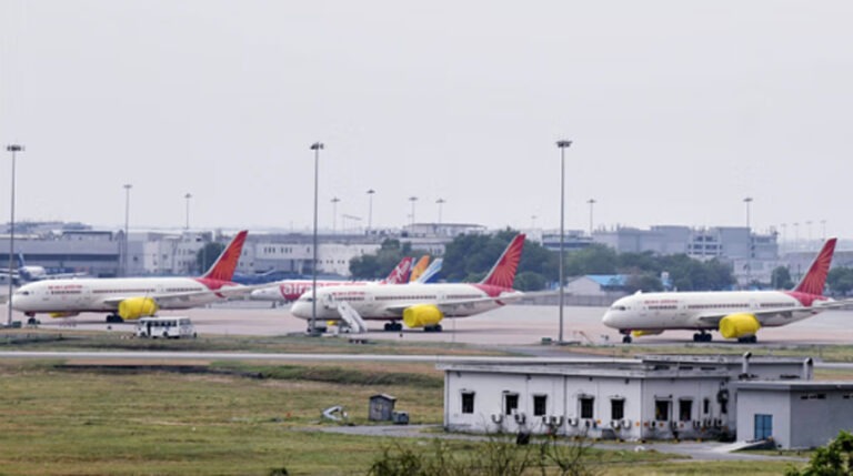 एयरफोर्स के हवाई अड्डों पर अब विमान की खिड़कियां बंद करने की जरूरत नहीं होगी, डीजीसीए का निर्देश