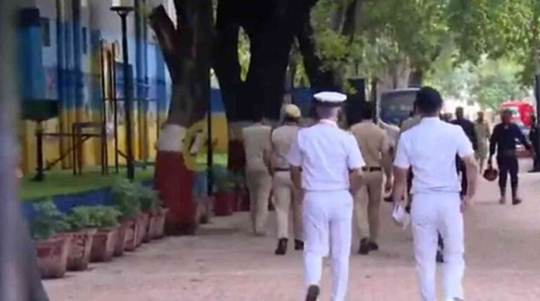 दो नहीं तीन स्कूलों को बम से उड़ाने की धमकी, मचा हड़कंप, मौके पर पहुंची पुलिस टीम