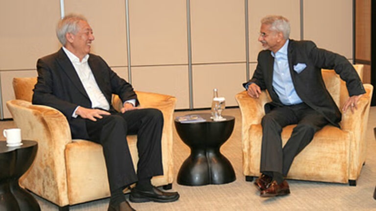 सिंगापुर में समकक्ष से जयशंकर ने की मुलाकात, कहा- ये देश भारत की एक्ट ईस्ट पॉलिसी का केंद्र