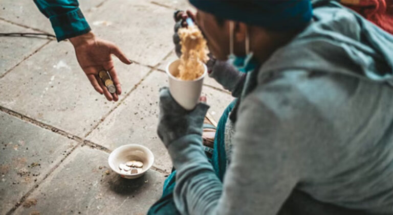 भिखारियों के विवाद में क्यूबा की मंत्री की छिन गई कुर्सी, भारी विरोध के बाद देना पड़ा इस्तीफा