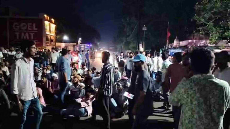 हरदा में करनी सेना और पुलिस में झड़प, लाठीचार्ज के बाद पांच गिरफ्तार, हीरा खरीद से जुड़ा पूरा फसाद