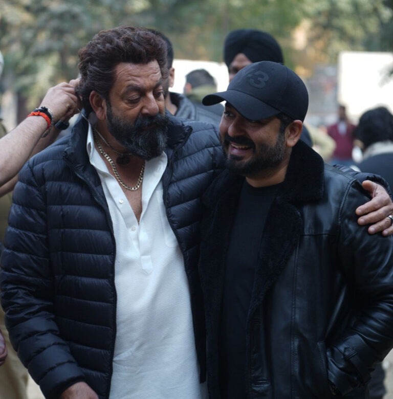 ‘धुरंधर’ के लिए निर्देशक आदित्य धर का संजय दत्त को “चीयर्स!!”