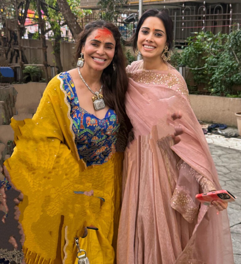 नुसरत भरुचा के साथ निकिता रावल ने किये लालबागचा राजा के दर्शन