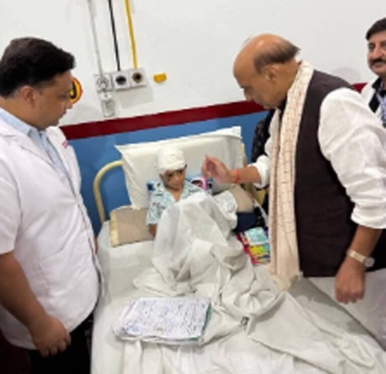 किश्तवाड़ बादल फटने के घायलों से मिले राजनाथ सिंह, बोले- सभी खतरे से बाहर