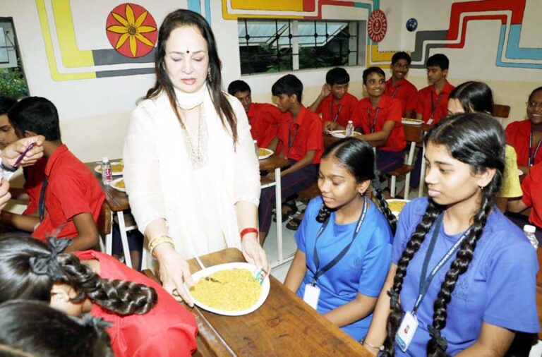 स्मिता ठाकरे की नई पहल, स्कूलों में मुक्ति कल्चरल हब की शुरुआत