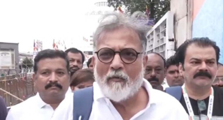 महात्मा गांधी के परपोते की सत्याग्रह पदयात्रा शुरू, बोले- RSS ने फैलाई नफरत, मोहब्बत का देंगे संदेश