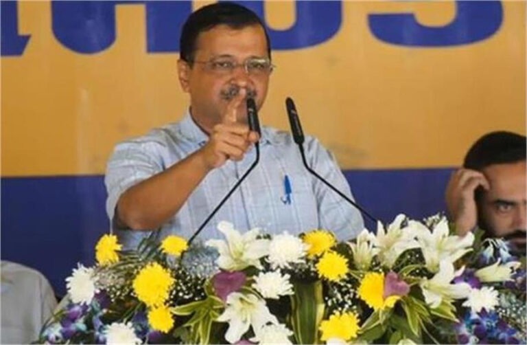 गुजरात के चोटिला में आयोजित केजरीवाल की रैली भारी बारिश के कारण रद्द