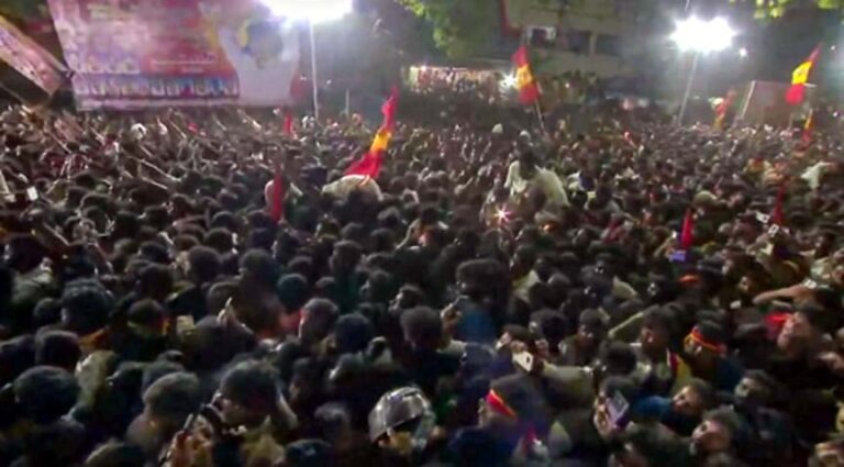 30 हजार की अनुमति, पहुंचे 60 हजार, विजय छह घंटे देरी से आए; प्रबंधन की चूक बनी 39 मौतों की वजह