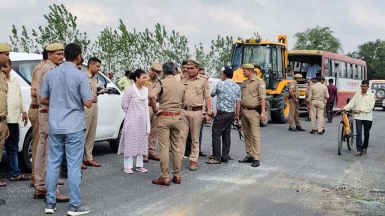 लखीमपुर खीरी में भीषण हादसा: रोडवेज बस और वैन की टक्कर से मासूम समेत पांच की मौत, नौ लोग गंभीर घायल