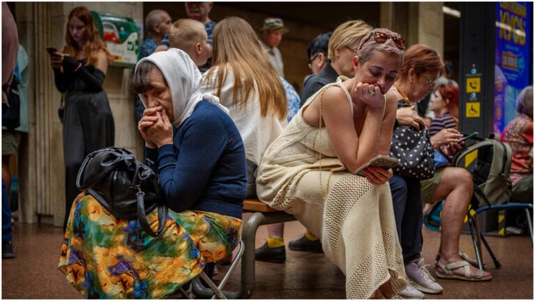 कीव पर रूस ने बरसाईं ड्रोन और मिसाइलें, कैबिनेट भवन से धुआं उठता देखा गया; दो की मौत, 15 घायल