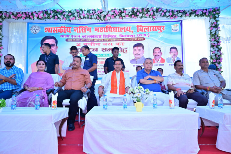 एसईसीएल ने सीएसआर मद से गर्ल्स साइंस कॉलेज बिलासपुर को दी 2 नई बसें