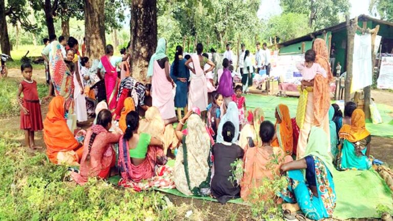बीजापुर में विकास की दस्तक: नक्सल प्रभावित 7 गांवों में पहली बार लगा मेगा हेल्थ कैंप, ग्रामीणों को मिला उपचार