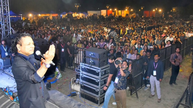 बरेली में आस्था और अध्यात्म का संगम, कैलाश खेर के सुरों पर थिरका शहर, शिवभक्ति में डूबे लोग