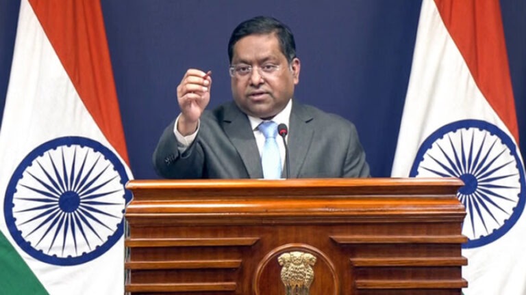 रूसी तेल खरीद: भारत ने दोहराया पुराना रूख, कहा- विविधता जारी रहेगी; ट्रंप बोले- खरीदने पर फिर लगेगा टैरिफ