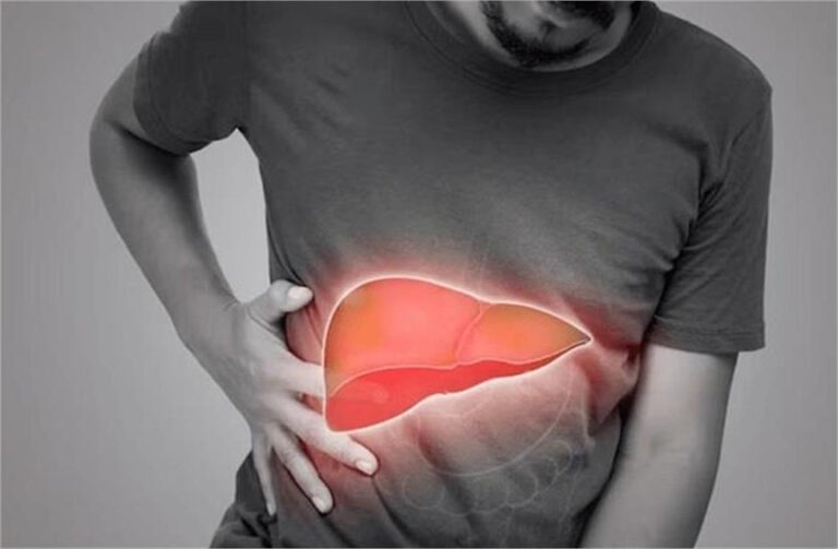 लिवर फेल होने से पहले दिखते हैं ये लक्षण, शराब के शौकीन भूलकर भी न करें नजरअंदाज