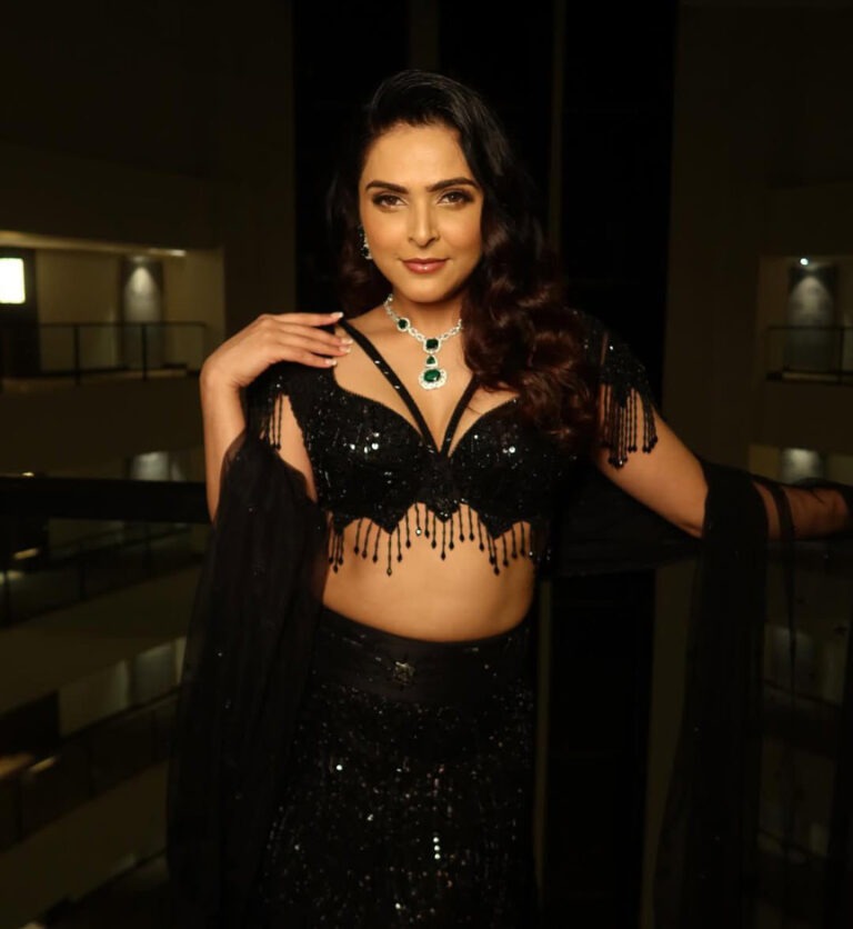 आर्चना कोचर के आउटफिट में मधुरिमा तुली का स्टाइलिश अवतार