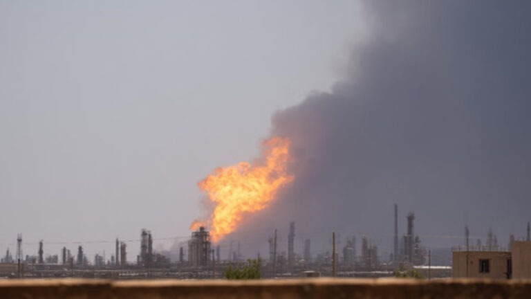 सोशल मीडिया पर ईरानी हमलों का मना रहे थे जश्न, बहरीन में पांच पाकिस्तानी और एक बांग्लादेशी गिरफ्तार