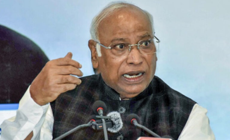 LPG गैस के दाम बढ़ने पर कांग्रेस ने विदेश नीति पर उठाए सवाल, महिला कांग्रेस ने किया विरोध प्रदर्शन