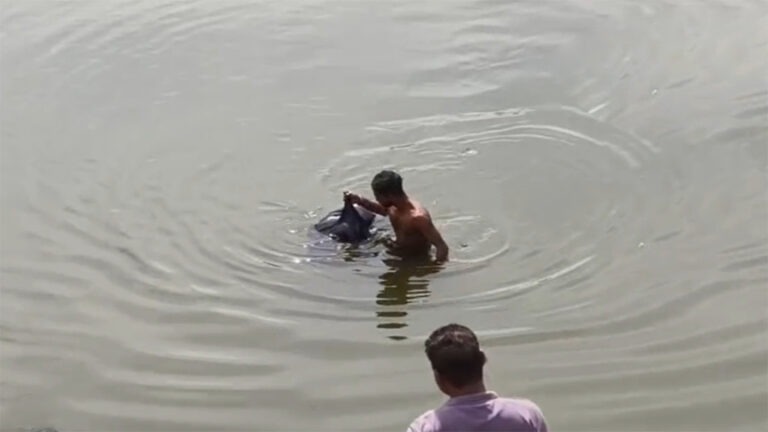 तालाब में युवक की तैरती मिली लाश, हादसा या कोई साजिश… पुलिस जांच में होगा खुलासा