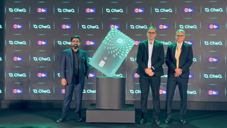 CheQ–AU का LED क्रेडिट कार्ड लॉन्च