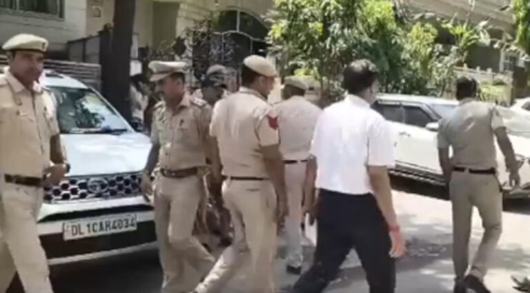 दिल्ली में IRS अफसर की बेटी की हत्या: फोन चार्जर की तार से गला घोंटा, यौन उत्पीड़न की आशंका; पुराने नौकर पर शक