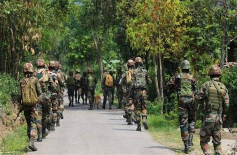 मणिपुर में पुलिस से हथियार छीनने के प्रयास के आरोप में छह लोग गिरफ्तार