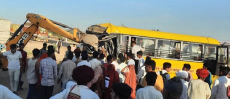 राजस्थान के बायतु में बड़ा सड़क हादसा: स्कूल बस और ट्रक की जोरदार टक्कर, दस छात्र घायल; पांच की हालत गंभीर