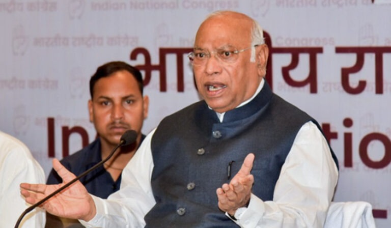 संसद के विशेष सत्र पर विवाद: खरगे का केंद्र पर बड़ा हमला, कहा- महिला आरक्षण को बिना चर्चा थोप रही मोदी सरकार