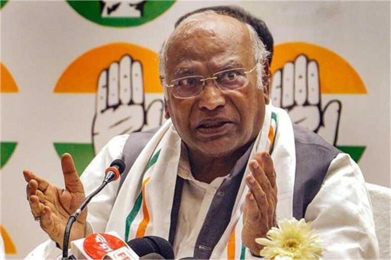 तमिलनाडु में बदला सियासी इतिहास: विजय बने सीएम, खरगे बोले- सामाजिक न्याय की विचारधारा को मिलेगी नई दिशा