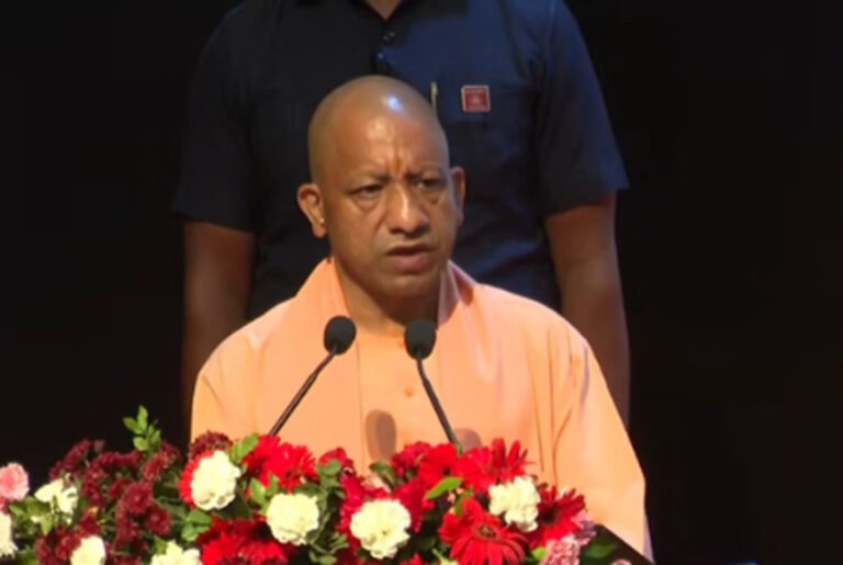  सीएम योगी बोले – अब नौकरी के लिए सिफारिश और अनैतिक दबाव की जरूरत नहीं पड़ती
