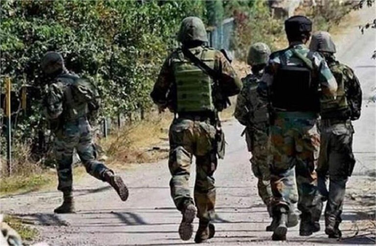 मणिपुर में सुरक्षा बलों का बड़ा एक्शन: अलग-अलग जिलों से 6 खूंखार उग्रवादी गिरफ्तार, भारी मात्रा में हथियार बरामद