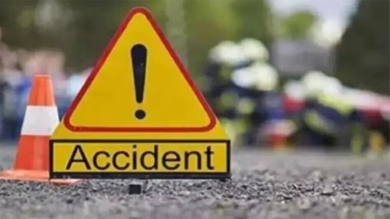महाराष्ट्र में भीषण सड़क हादसा, बस-बाइक की टक्कर में चार लोगों की मौत