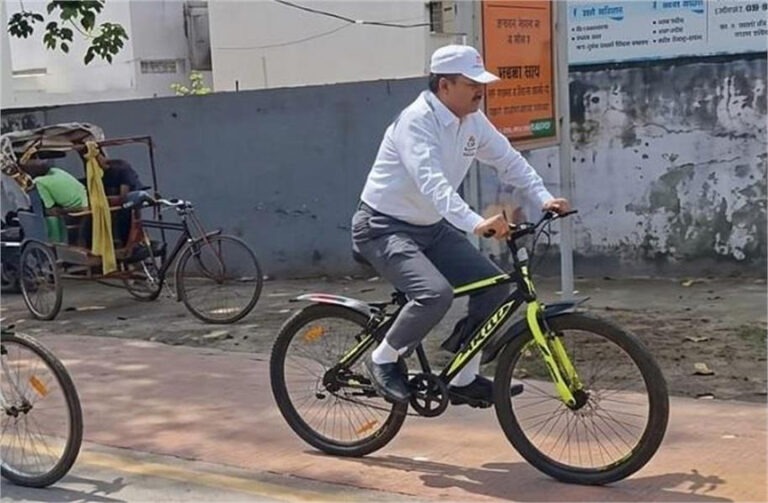 सरकारी गाड़ी छोड़ साइकिल से कोर्ट पहुंचे हाईकोर्ट के जज, चर्चा का विषय बनी सादगी की तस्वीर