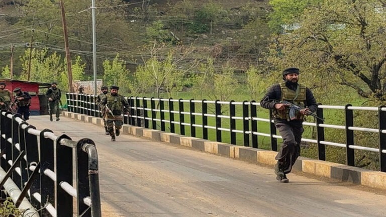 बंधकों को छुड़ाने के लिए मणिपुर में सेना का सर्च ऑपरेशन, अभी भी उग्रवादी समूह के कब्जे में सात लोग