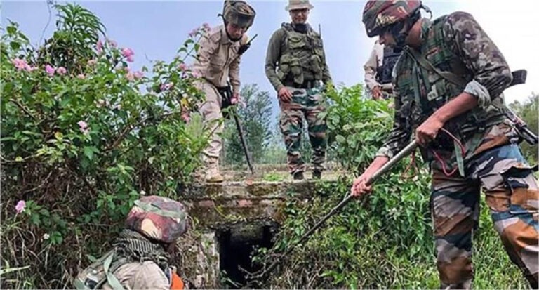 मणिपुर में 5 उग्रवादी गिरफ्तार, AK राइफल और भारी मात्रा में विस्फोटक बरामद