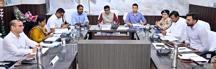 राजस्व मामलों में देरी बर्दाश्त नहीं, समय पर निपटाएं नामांतरण और बंटवारा-मंत्री टंक राम वर्मा