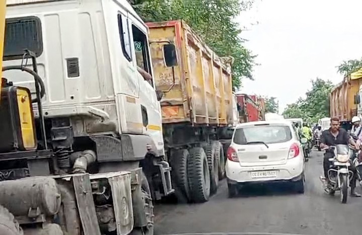 ट्रेलर ब्रेकडाउन से थमी रफ्तार