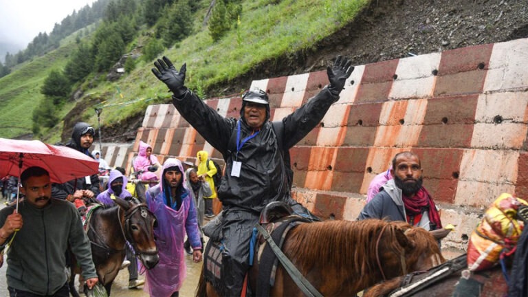 अमरनाथ यात्रा के लिए श्रद्धालुओं का नया जत्था रवाना, 20 हजार से अधिक श्रद्धालु पहुंचे कश्मीर