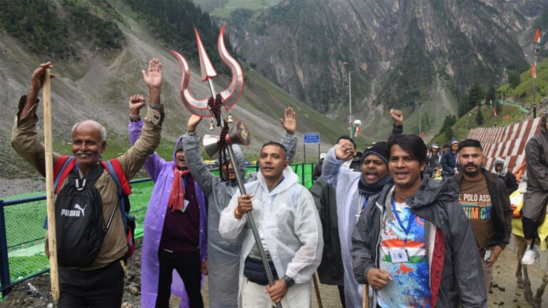 बम-बम भोले के जयकारों से गूंजा जम्मू: अमरनाथ यात्रा का सबसे बड़ा काफिला रवाना, 93 हजार भक्तों ने किए दर्शन