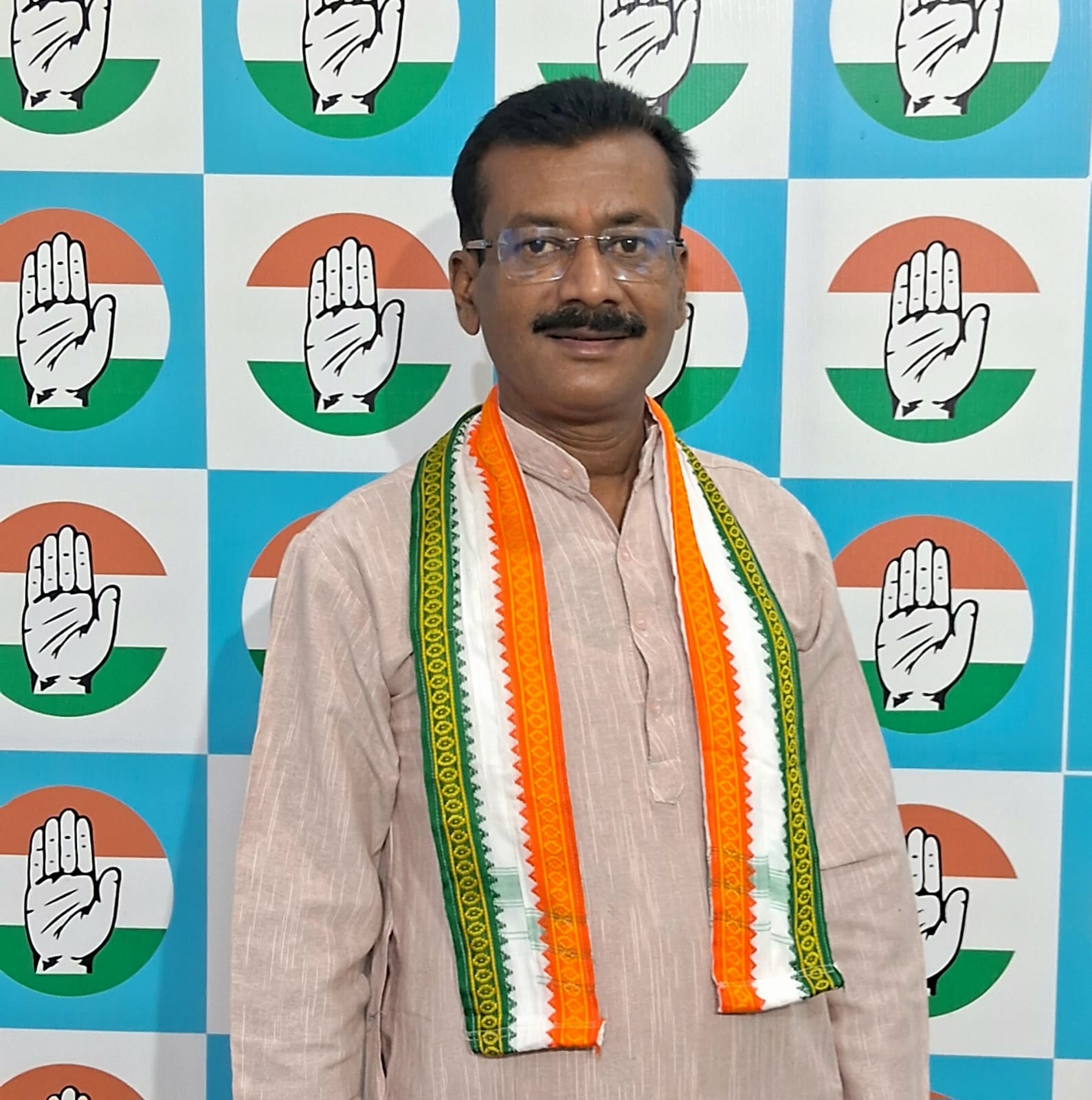 अटल की मूर्ति भी भाजपा की भ्रष्टाचार की भेंट चढ़ गई तांबा की जगह सीमेंट की निकली