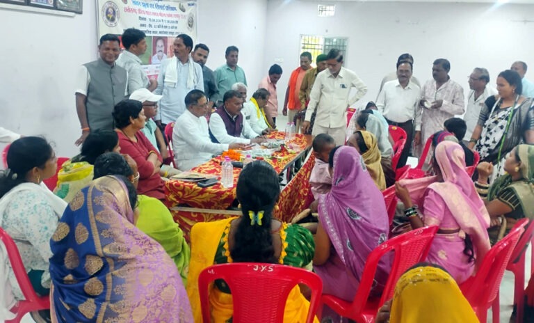 यादव समाज का सावन झूला एवं सिलाई प्रशिक्षण