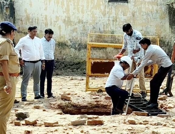250 वर्ष पुराना है मस्जिद के नीचे मिला कुआं!