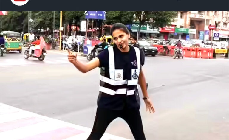 इंदौर की ट्रैफिक गर्ल शुभी जैन पुलिकर्मियों पर ’लेडिस जात‘कहने से भड़की